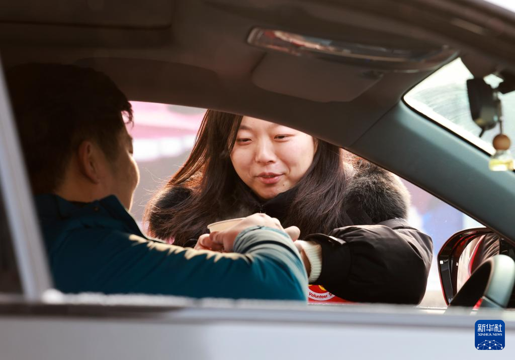 新疆:多部门联动筑起寒潮中的温暖防线