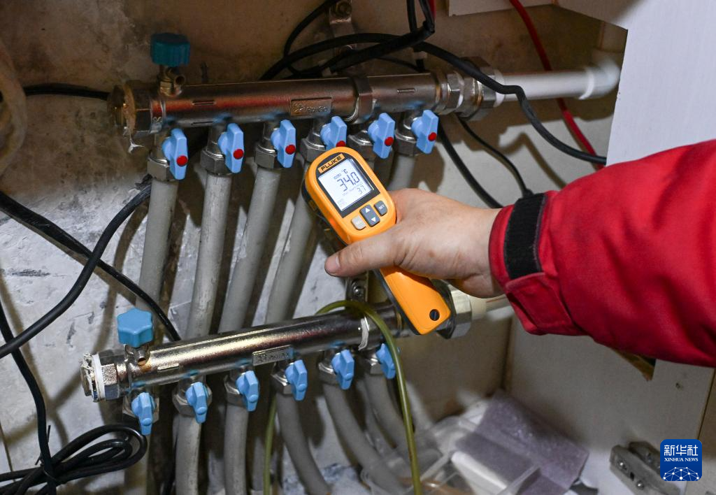 新疆:多部门联动筑起寒潮中的温暖防线