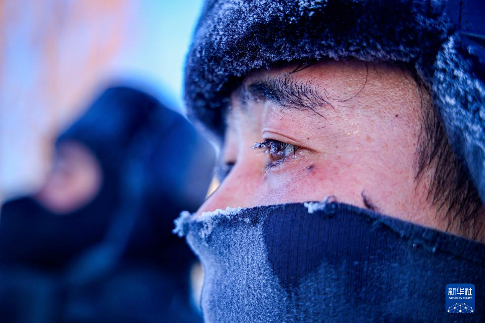 新疆:多部门联动筑起寒潮中的温暖防线