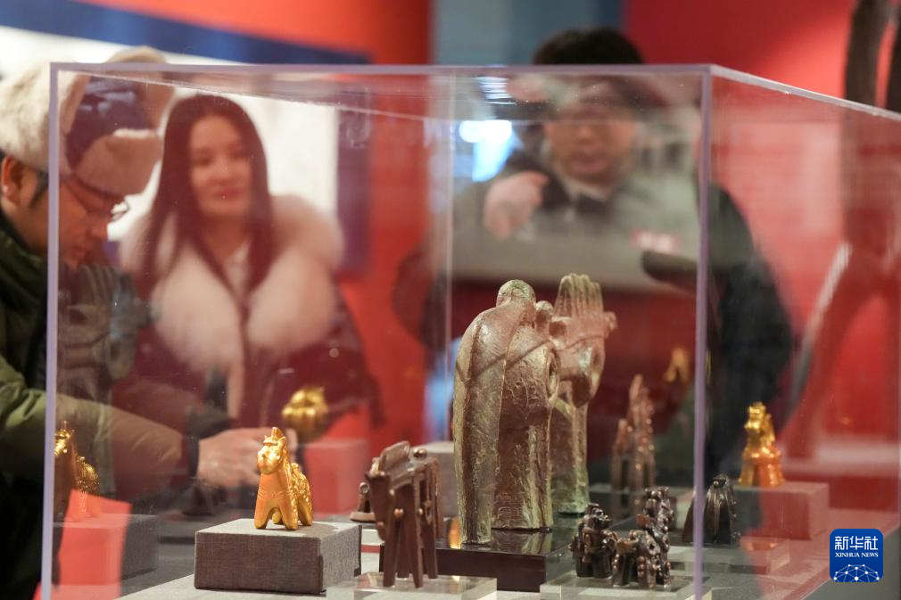 不宗凡马——韩美林马年艺术展在哈尔滨开展