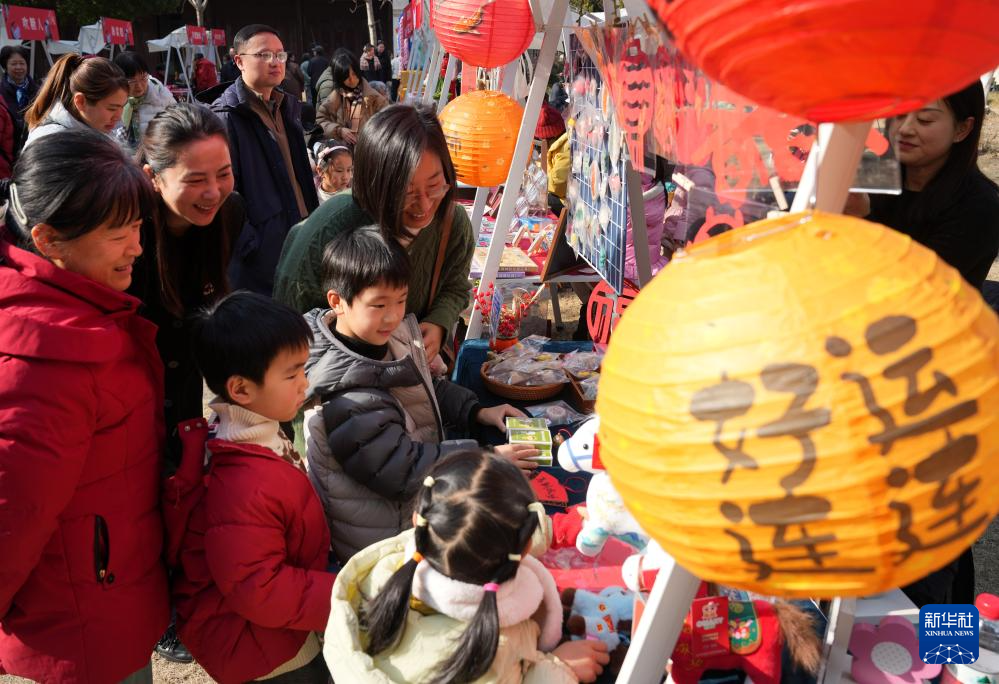 杭州:逛庙会 迎腊八