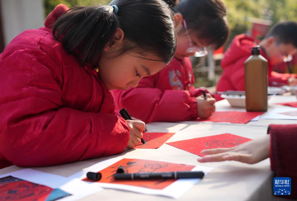 杭州:逛庙会 迎腊八