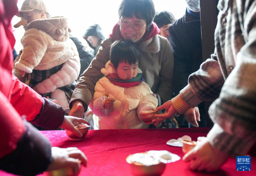 杭州:逛庙会 迎腊八
