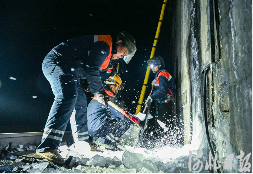 新春走基层丨隧道“打冰人”，守护回家路
