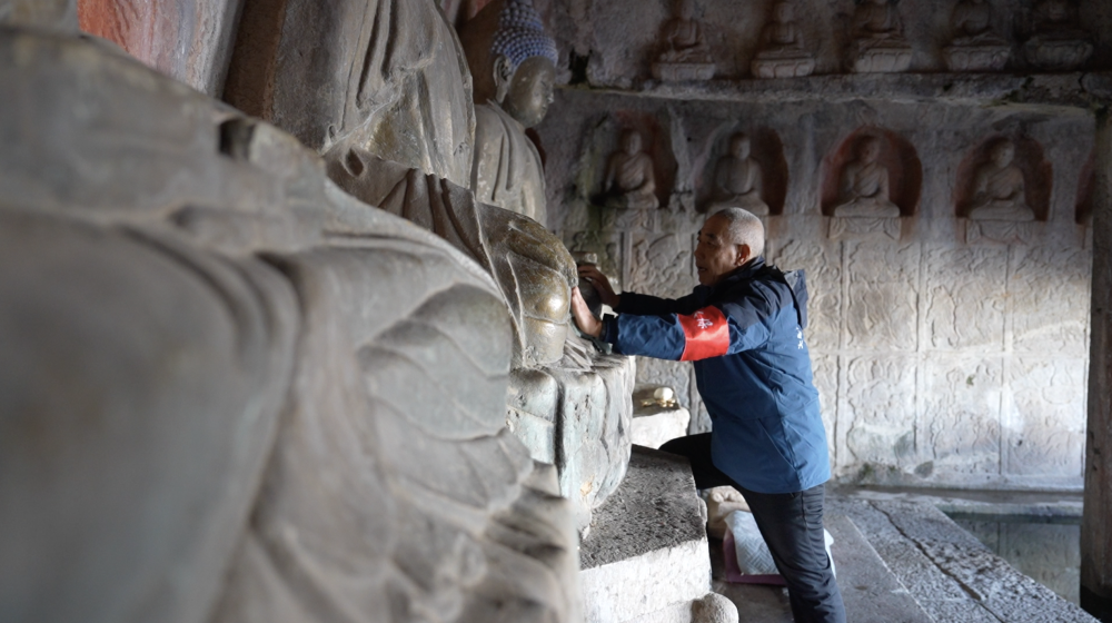 新春走基层｜悬崖上的“金灯”