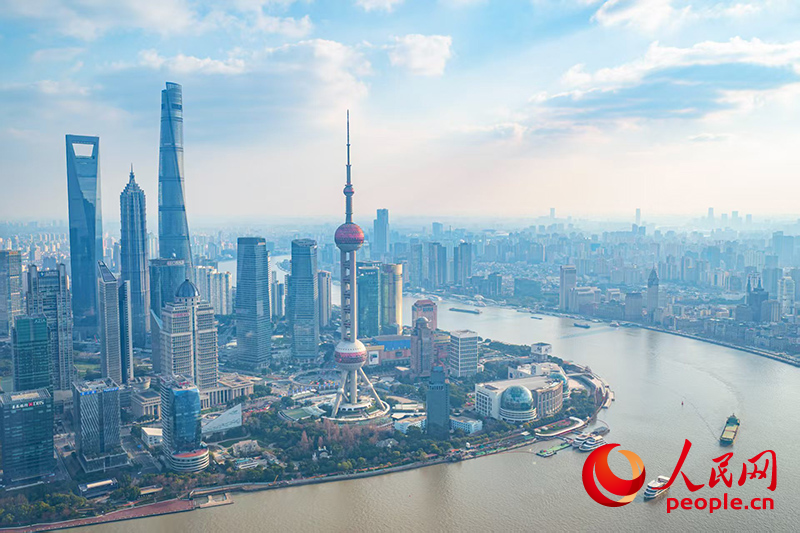 从浦西第一高楼拍摄陆家嘴风光。人民网记者 王初摄