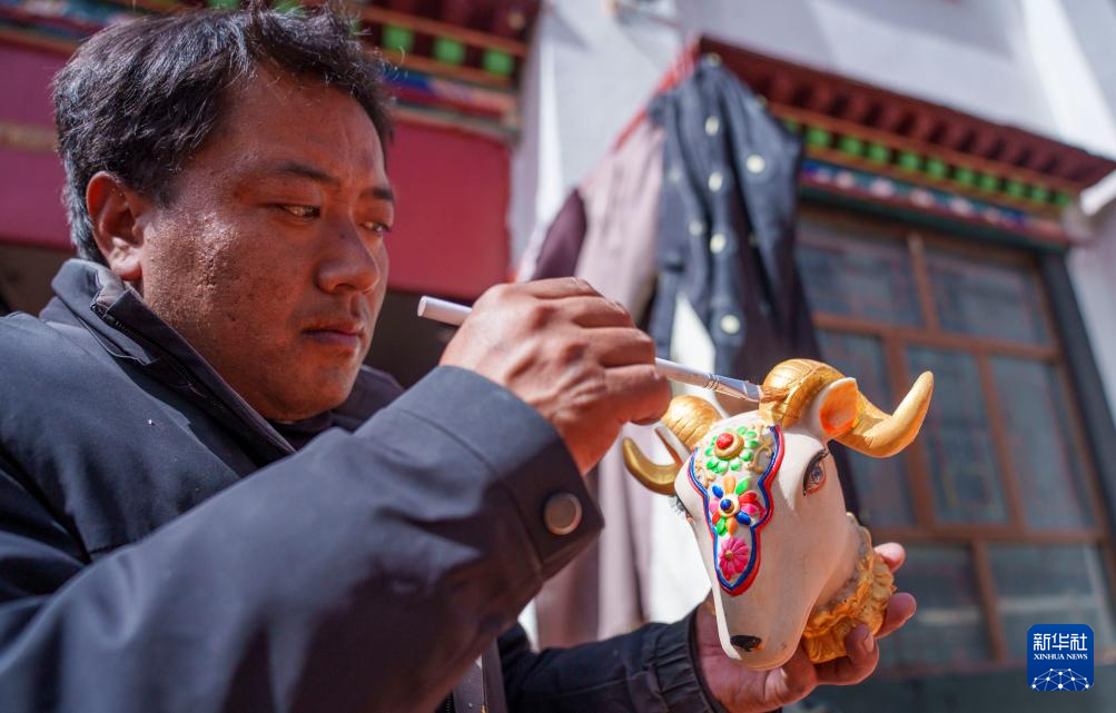 新春走基层丨拉萨:年货购销两旺 高原喜迎新年