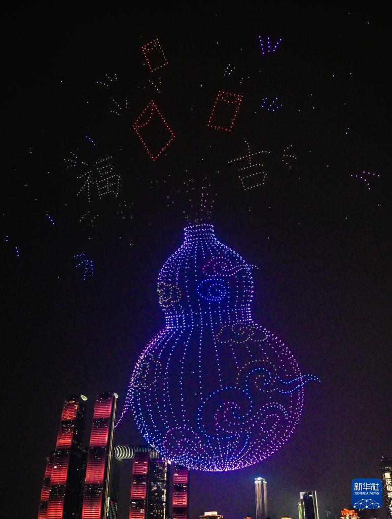 无人机灯光秀闪耀重庆夜空