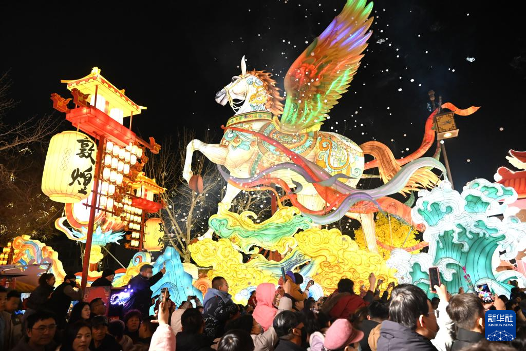 流光溢彩庆新春