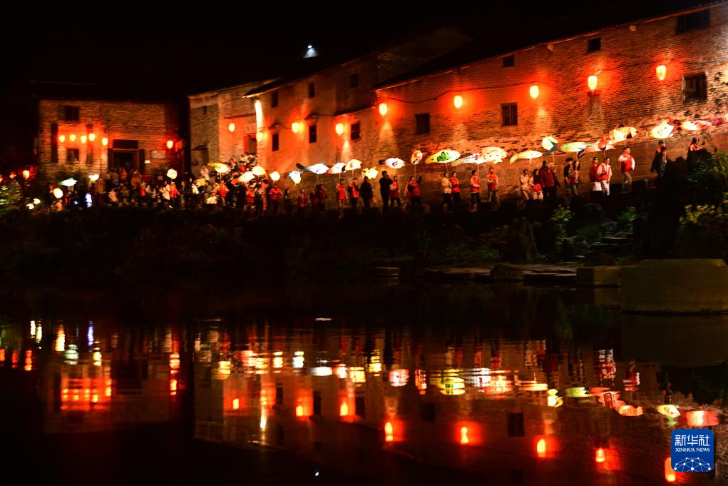 流光溢彩庆新春