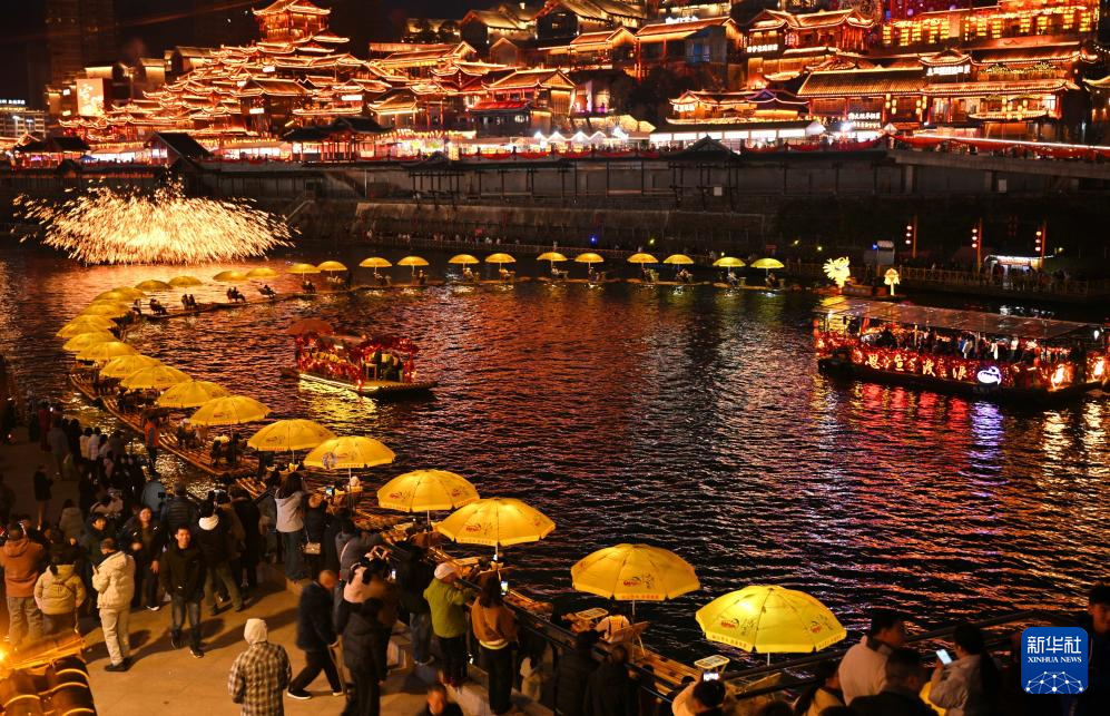 流光溢彩庆新春