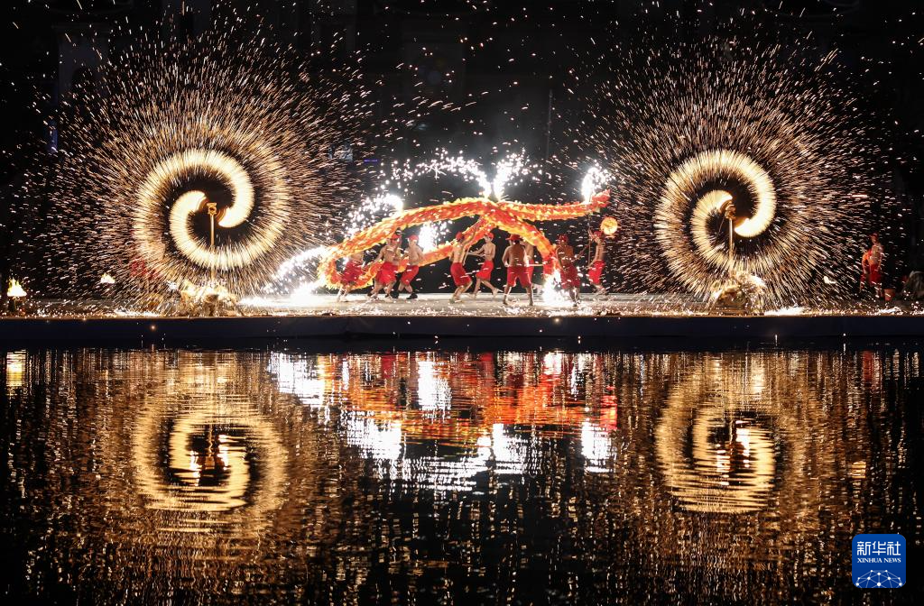 欢天喜地过大年