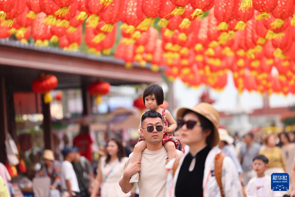 欢天喜地过大年