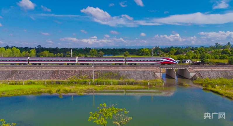行稳致远开新局丨咖香漫路花盈途 “云”端发轫如何拼出新图景?