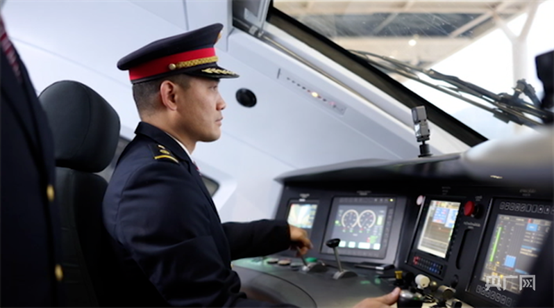 行稳致远开新局丨咖香漫路花盈途 “云”端发轫如何拼出新图景?