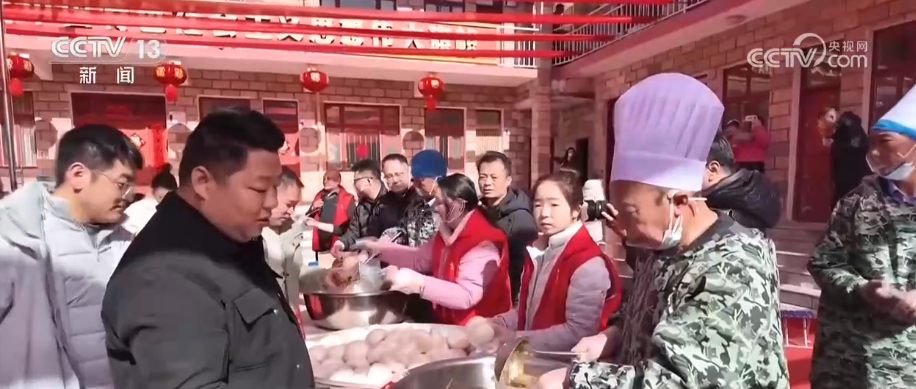 拓印、剪纸、糖画“圈粉”外籍游客 沉浸式感受传统文化体验喜庆中国年