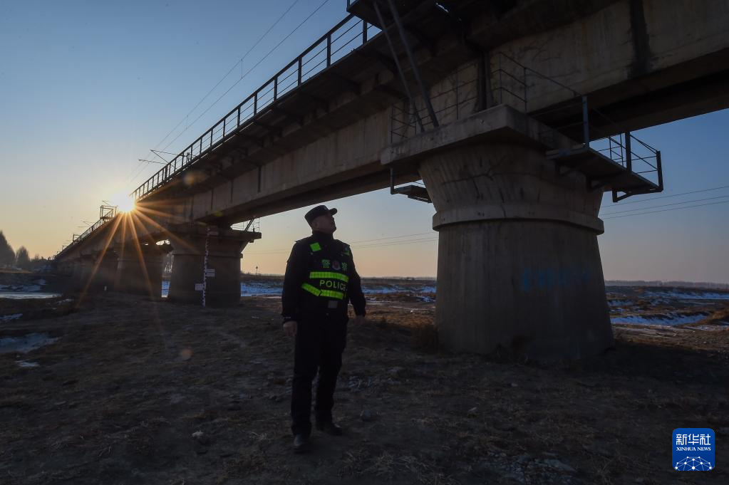 新春走基层丨新春守一线 铁警护旅途