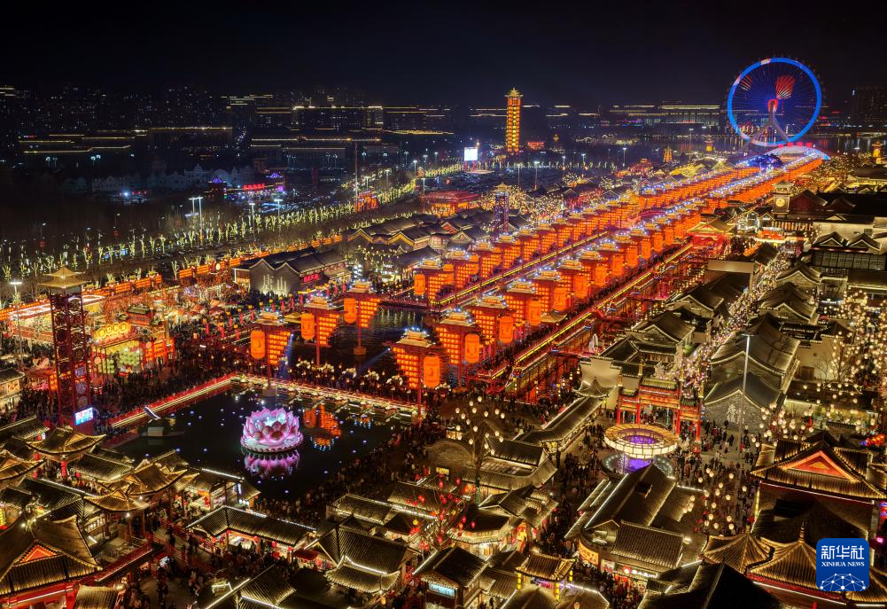 河北唐山:流光溢彩年味儿浓