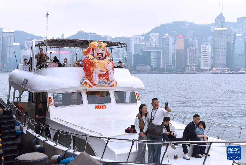 香港春节假期人气旺 超百万人次旅客访港