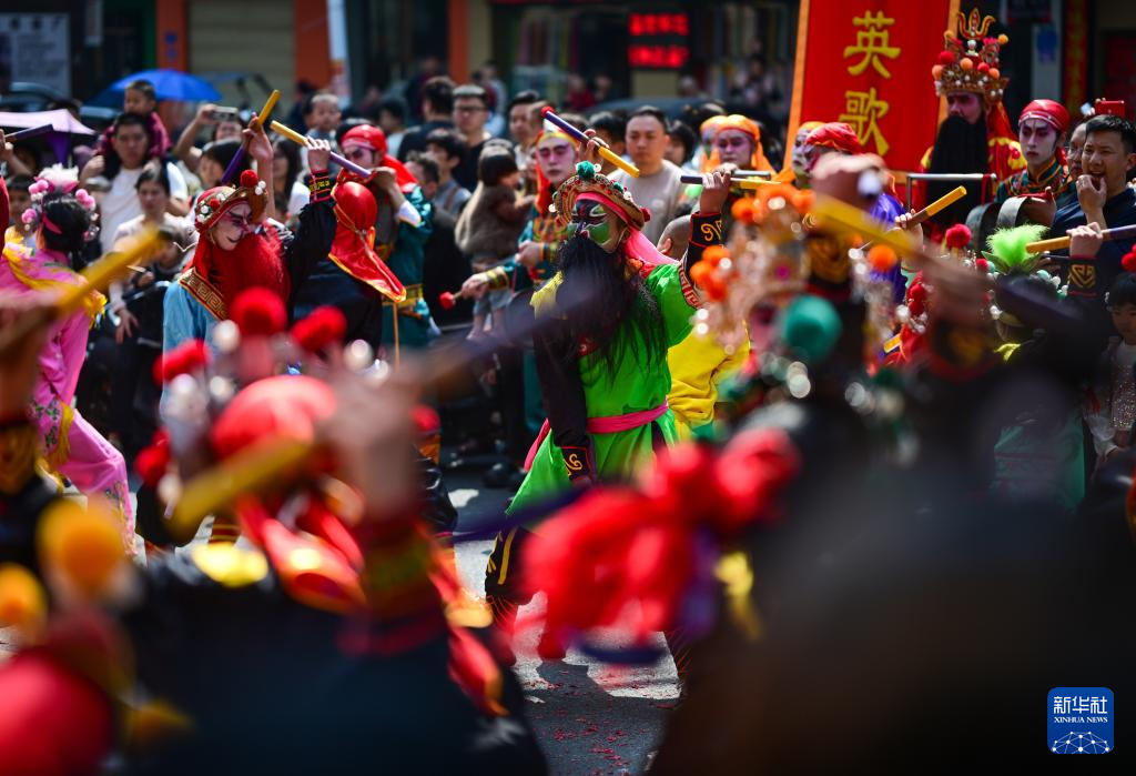 新春走基层丨广东普宁:英歌起舞闹新春