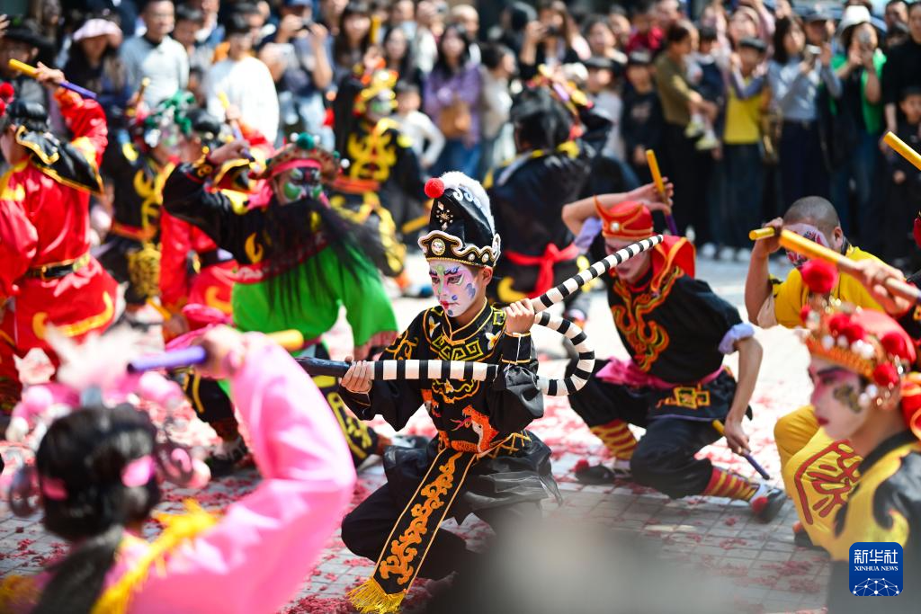 新春走基层丨广东普宁:英歌起舞闹新春