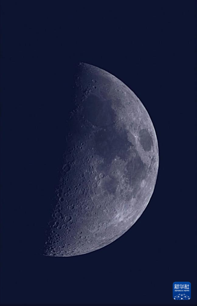 星空相册丨年度最大上弦月现身天宇