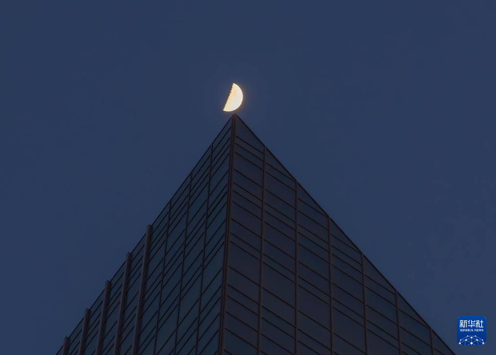 星空相册丨年度最大上弦月现身天宇