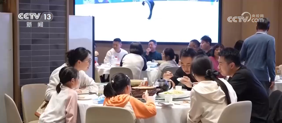 春节消费市场表现火热 “政策礼包”激发消费者“焕新”热情