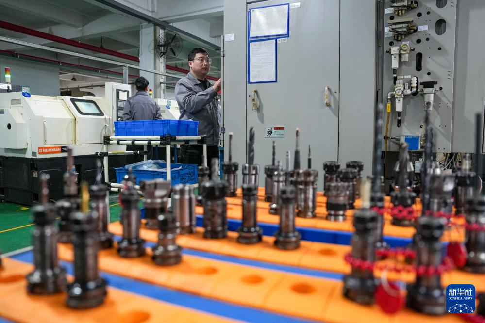 人勤春早生产旺