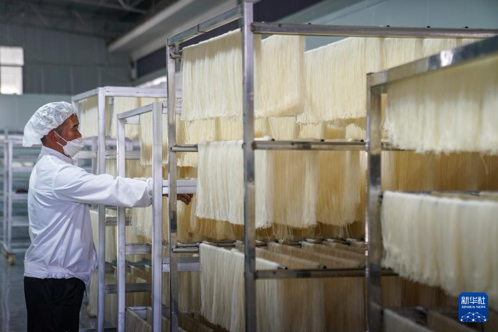 从街头小吃到规模生产:蒙自过桥米线的“出圈密码”