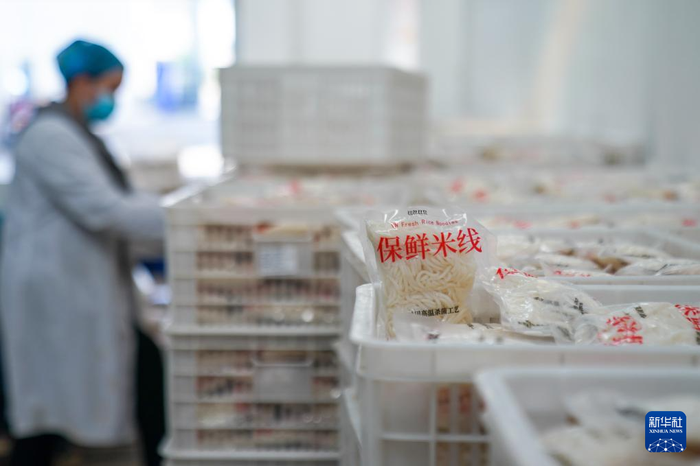 从街头小吃到规模生产:蒙自过桥米线的“出圈密码”