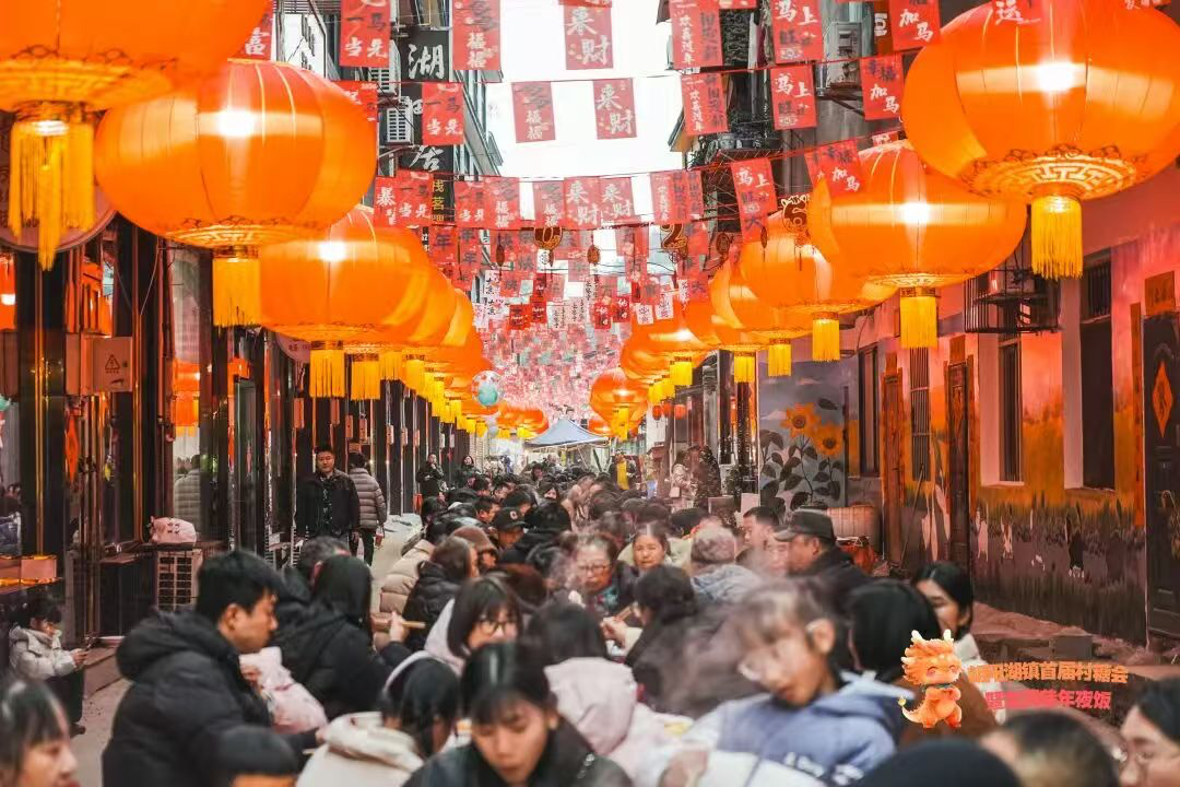 热气腾腾的中国年｜成都很“甜”：一“村糖”，粘万象