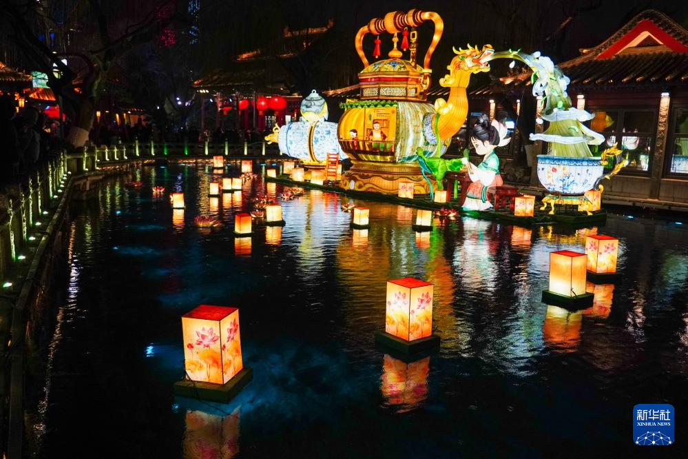 济南:泉水映彩灯 璀璨迎元宵