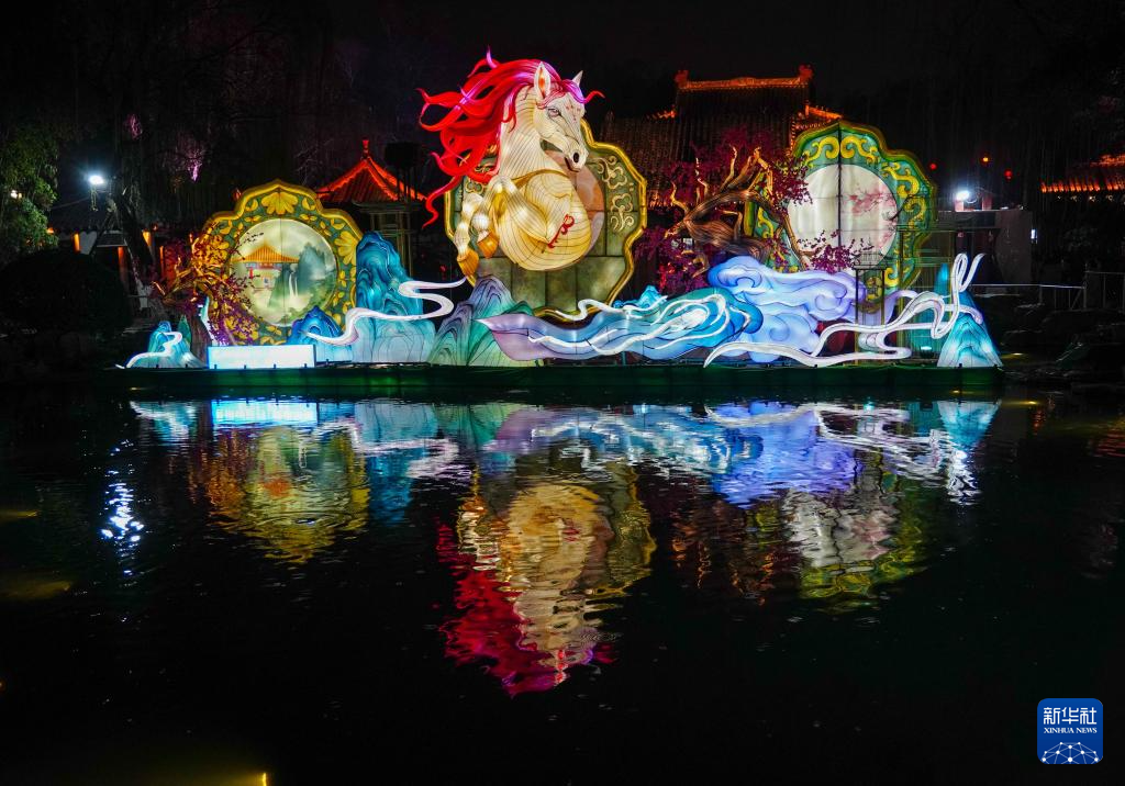 济南:泉水映彩灯 璀璨迎元宵