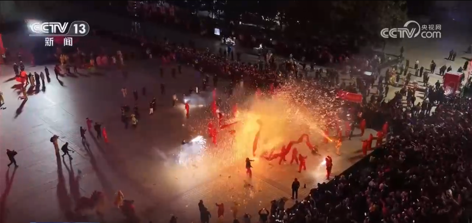 闹社火、吃元宵、烧火龙……各地多彩民俗闹元宵 欢天喜地引客来