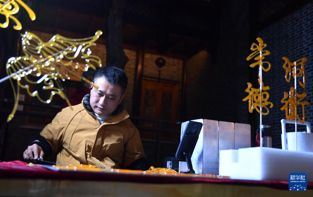 湖南常德:一水柔蓝 烟火两岸