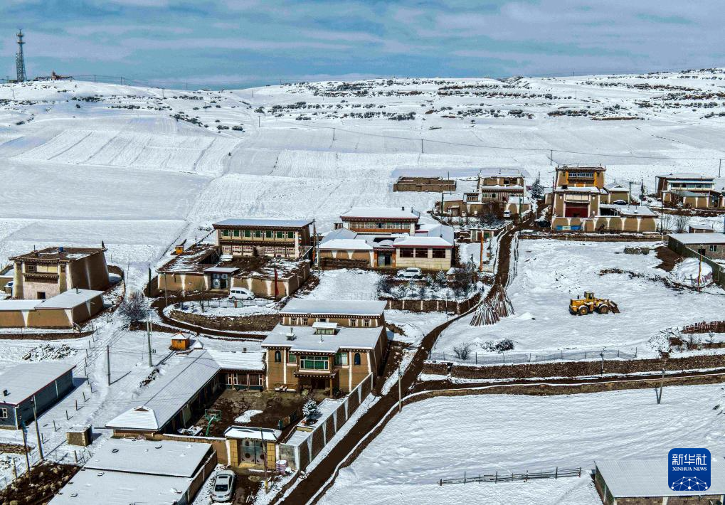 四川阿坝:春雪润高原