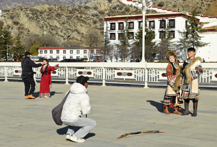 西藏深一度 | “冬游西藏”八年，把雪域的冷捂成发展的热