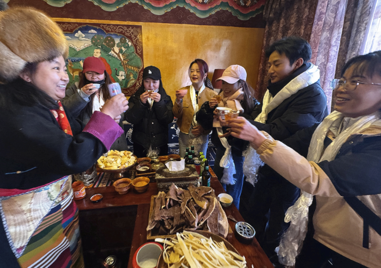 西藏深一度 | “冬游西藏”八年，把雪域的冷捂成发展的热