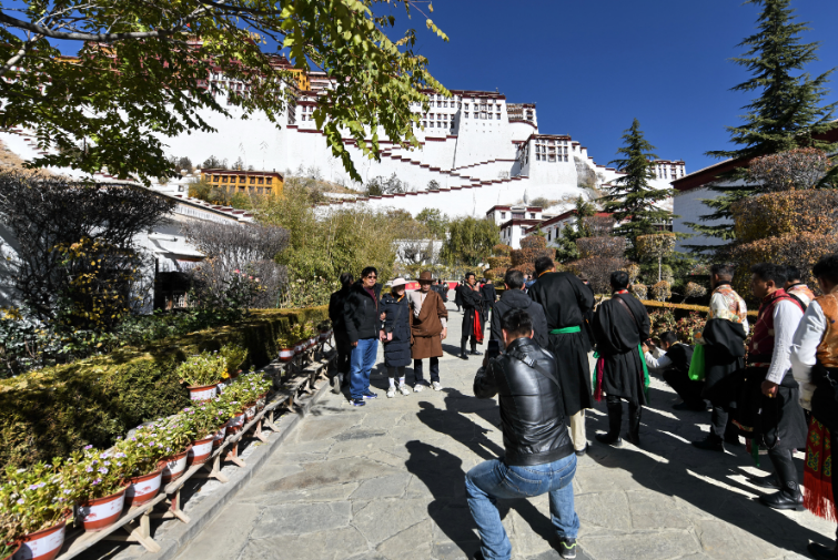 西藏深一度 | “冬游西藏”八年，把雪域的冷捂成发展的热