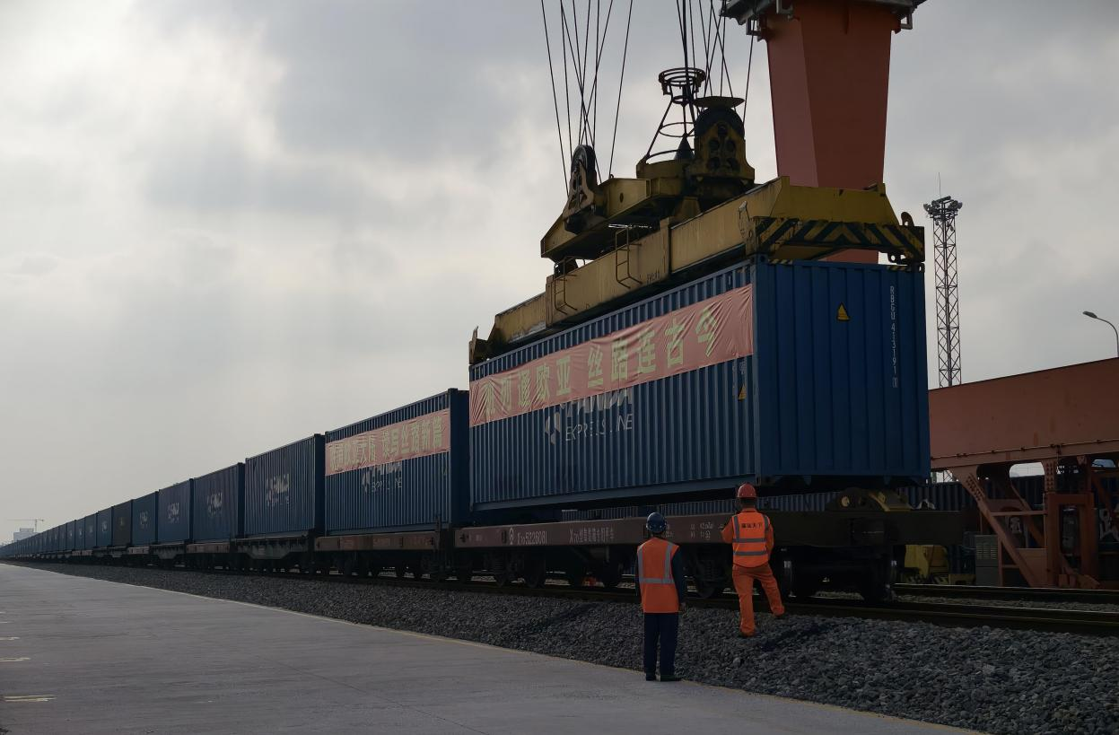 【发现最美铁路】在物流港，看全球贸易流转的“中国节点”