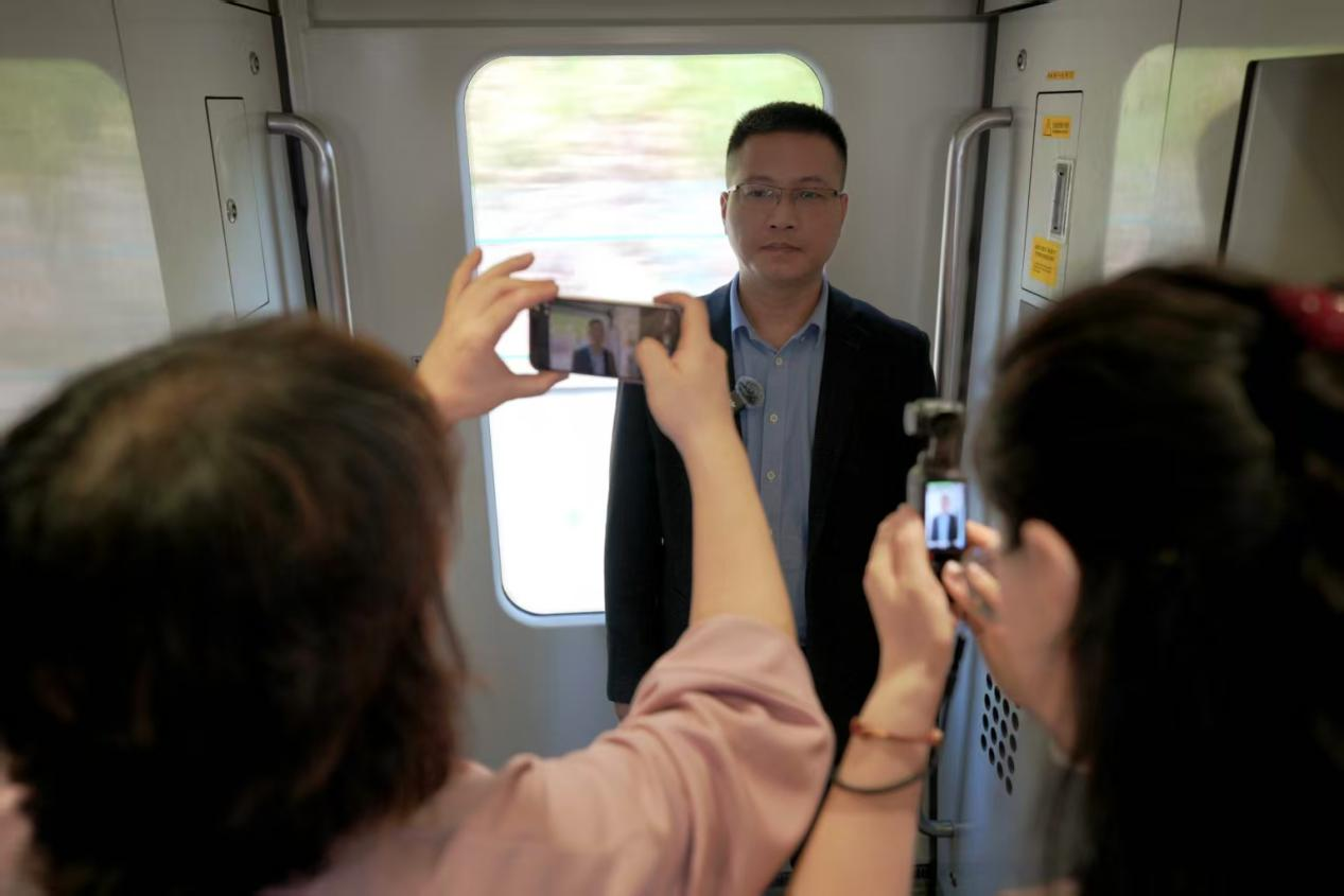 【发现最美铁路】在万里铁道线上与狂风竞速,与人心共鸣 【发现最美铁路】在万里铁道线上与狂风竞速,与人心共鸣