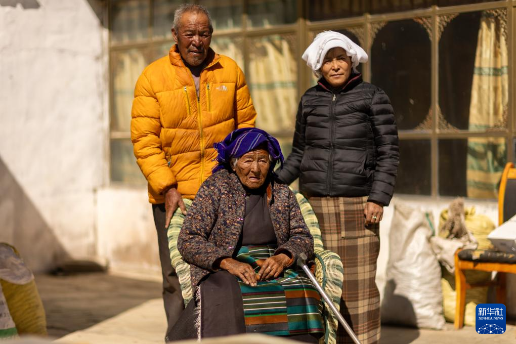 苦难和新生——西藏翻身农奴影像档案:贡觉曲珍