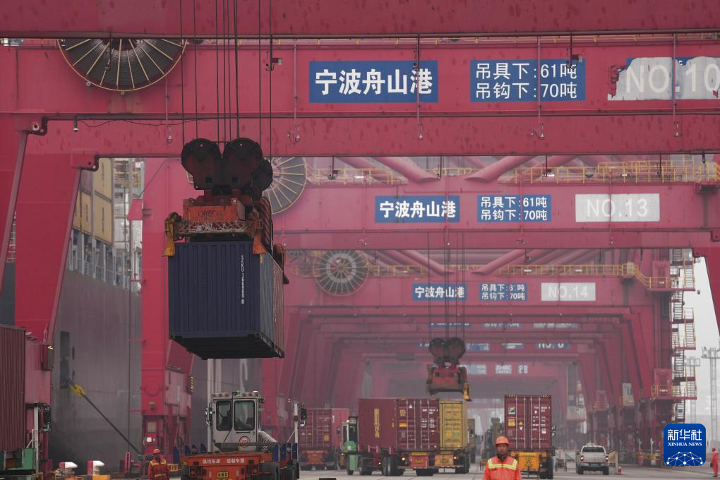 宁波舟山港:港区作业忙