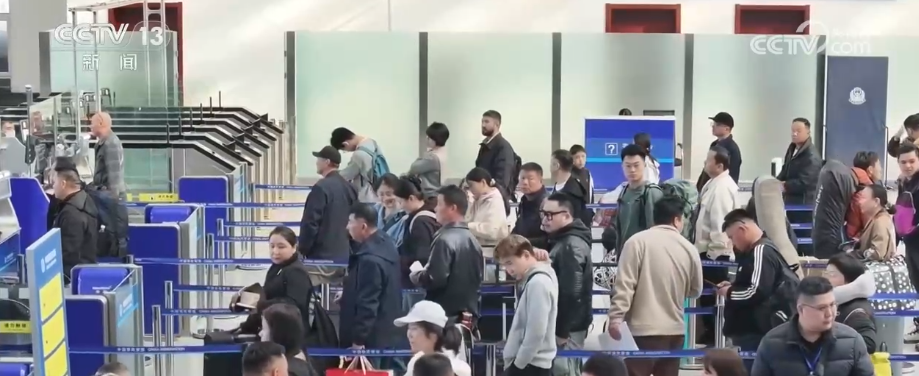 为企业添信心 “利好政策+智慧服务”助推口岸客货两旺