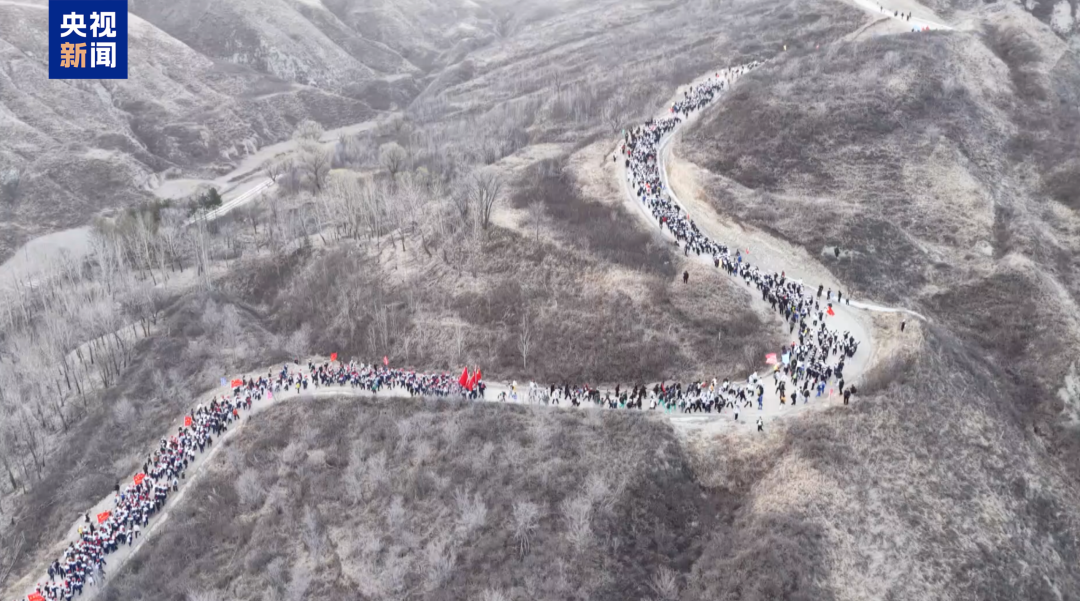 连续31年,徒步108里!这堂“课”又刷屏了 连续31年,徒步108里!这堂“课”又刷屏了