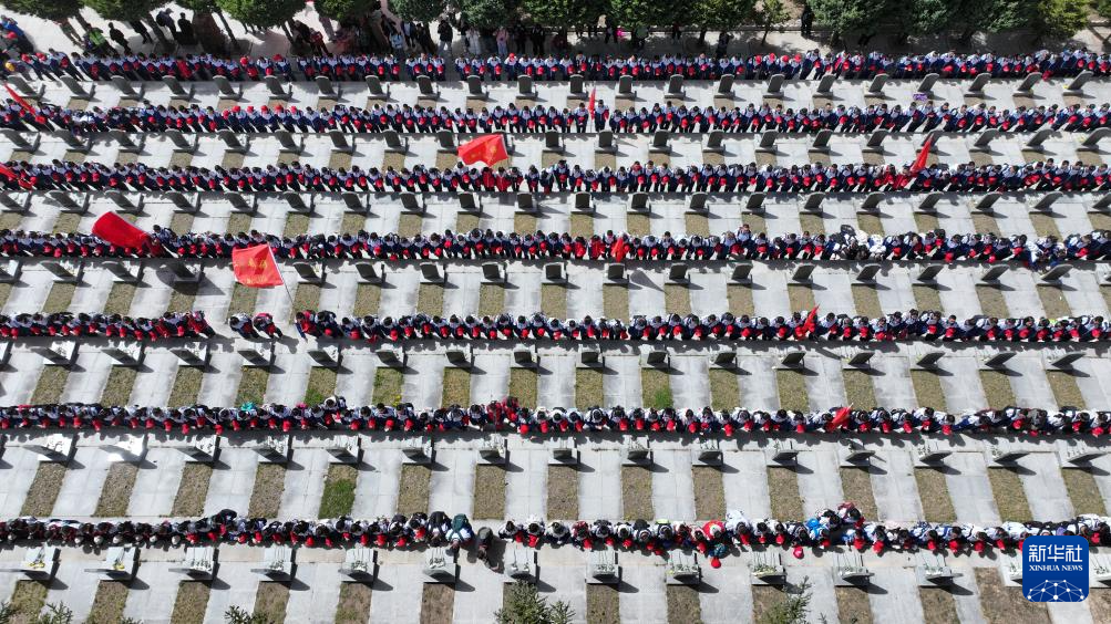 徒步百里祭英烈