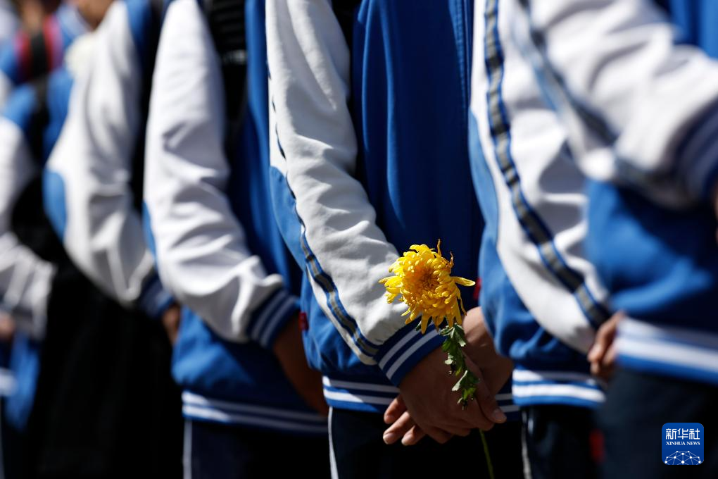 徒步百里祭英烈