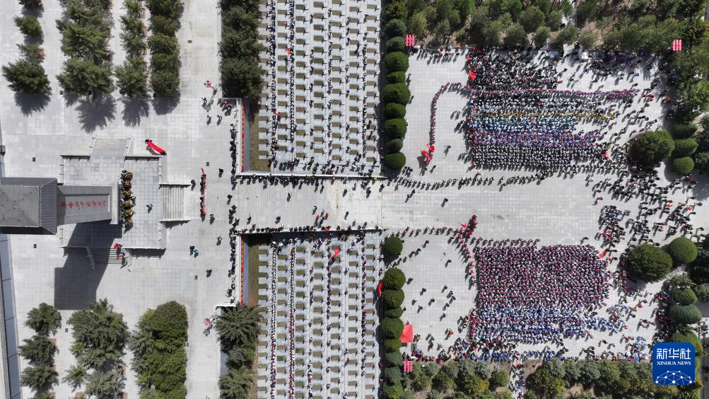 徒步百里祭英烈