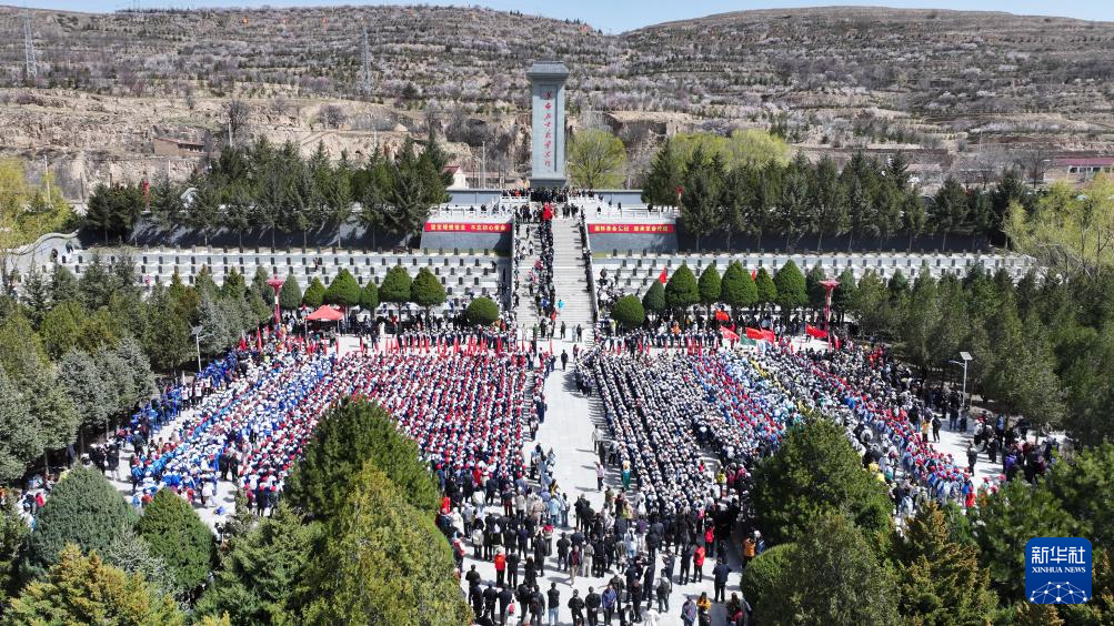 徒步百里祭英烈